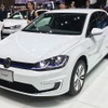 プラグインハイブリッド（PHEV）の「e-Golf」、日本初公開となった。