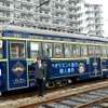 阪堺電軌の「オリエント急行」ラッピング電車。モ161形の166号を装飾した。