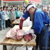 昨年実施された「マグロの解体ショー」では、宮城県の市場から朝一で直送された約65kgの天然マグロが登場！