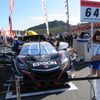 #64 Epson Modulo NSX-GT（今季の鈴鹿1000kmウイナー）は、エプソン販売の時計ブランド「TRUME」をメインにした特別カラーリングで最終戦に臨んだ（決勝10位）。