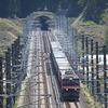 EH800形は青函トンネルの新幹線・在来線共用化に対応する機関車として開発された。