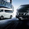 日産 NV350キャラバン マイクロバスGX（左）とバンDX