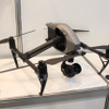 DJI社のINSPIRE2。カメラにマイクロフォーサーレンズを採用しており、画質はもちろん、レンズ交換により用途も広がる。これが個人用としては上限とか。