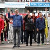 モータースポーツファン感謝デー（2017年）ミカ・ハッキネンを中心にファンに挨拶するドライバー達