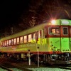 いすみ鉄道の年越し夜行列車ツアーに使われるキハ28形（前）とキハ52形（後）の2両編成。