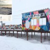 田んぼアート駅は冬季通過扱いだが「冬の田んぼアート」（左上）開催期間中は停車する。