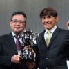 初代シリーズチャンピオンに輝いた山野哲也選手（右）