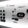 日本精機のアフターパーツブランド、デフィーの新作スポーツディスプレイFも展示。