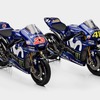 YZR-M1、ビニャーレス車（向かって左）とロッシ車