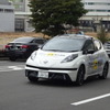 横浜市内の一般道を走行する「イージーライド」の実験車両