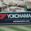 エンゼル・スタジアムに掲出された「YOKOHAMA」の看板