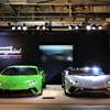 ランボルギーニ ウラカンペルフォルマンテ（左）とアヴェンタドールSロードスター（右）