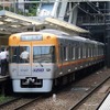 8000系と同じくVVVFインバータ装置の更新に着手する井の頭線1000系。車内設備のリニューアルや車内液晶ディスプレイの2画面化も一部で行なわれる。