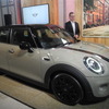 『MINI』5ドアとフランソワ・ロカ本部長