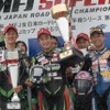 優勝のKawasaki Team GREEN渡辺一馬（中）と2位の松崎（左）、3位のモリワキMOTULレーシング高橋裕紀