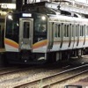 「sustina」とは、総合車両製作所の前身である東急車輌製造と東京急行電鉄が共同で開発したオールステンレス製車両のブランドで、写真のJR東日本E129系電車にも導入されている。しなの鉄道の新車は、写真のE129系をイメージしている。
