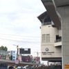ハイデラバード市での地下鉄駅前の風景