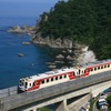 北リアス線白井海岸～堀内間を行く三陸鉄道の気動車。