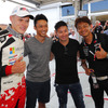 トヨタのサーキット系大物選手&監督も来訪中で、タナクとともに勝利を祝った（中嶋一貴、小林可夢偉、脇阪寿一）。