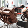 インダストリアルクレイで作られたホンダ『CBX1000』の直6エンジン