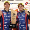 優勝した山内（左）と井口（右）。