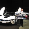 IDOMの羽鳥由宇介社長とBMW『i8』