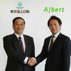 東京海上日動の岡田誠専務取締役とALBERTの松本壮志社長