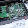 メインボード。中央のシルバーのチップがザイリンクスのZynq