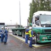 道路運送車両法と道路法による合同取締風景（狭山車両取締基地）