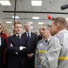 ルノーグループのフランス工場を視察したエマニュエル・マクロン大統領とル・メール経済財務大臣。ルノーグループのカルロス・ゴーン会長兼CEOと