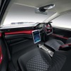 「X-Concept」コネクテッドで役立つ大型ディスプレイを備える