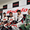 ModuloXの開発アドバイザーである土屋圭市氏、「Modulo Racing with DOME」からスーパー耐久シリーズにフル参戦した中野信治選手、「Modulo Drago CORSE」のドライバーとしてスーパーGTを闘いぬいた、道上龍選手、大津弘樹選手（右から）