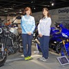 ヤマハ発動機の女性エンジニア、渡邊真帆さん（左）と神谷久美子さん（右）