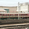 道南いさりび鉄道のキハ40形国鉄急行色は、かつて北海道の急行列車で使用されていたキハ56・27形気動車をイメージしたもの。全廃後も、写真のように五稜郭車両所で留置されていた。2002年頃撮影。