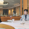 采女 華さん（左）と原田哲也氏（右）トゥールダルジャン 東京（TOUR D'ARGENT TOKYO）での食事