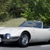 トヨタ2000GT。プレートにはボンドカーとの記載があり、「1966」（映画公開の前年）という数字も記されている。