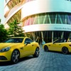 SLC 180スポーツ ファイナルエディション（左）とメルセデスAMG SLC 43 ファイナルエディション（右）