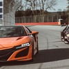 ホンダ NSX 、市販車とレーサーが対決…類似点と相違点は？［動画］