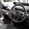 新型タントカスタムの運転席回り。パーキングブレーキは足踏み式が踏襲された