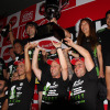 優勝したNo.10 Kawasaki Racing Teamによる記念撮影