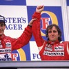 1988年オーストラリアGPで優勝アラン・プロスト（向かって右）、2位セナ