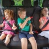 後部座席に子ども3人が乗車可能