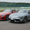 トヨタ スープラ 新型（右）とBMW Z4（左）