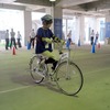 操縦性能を知るために教材として改造された特殊な自転車の試乗会も行われた。こちらはキャスター角ゼロの自転車。
