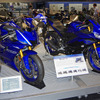 ヤマハ YZF-R6（左）とYZF-R25（右）