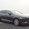 ボルボ V90 D4 インスクリプションのフロントビュー。