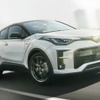 トヨタ C-HR S GRスポーツ（ブラック×ホワイトパールクリスタルシャイン）