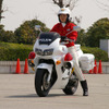 【東京モーターサイクルショー08】写真蔵…警視庁 女性白バイ隊の模範走行