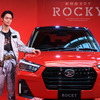 ダイハツ 新型コンパクトSUV『Rocky』ロッキー CMに登場する窪田正孝が実車レポート生CMに挑戦