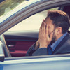 運転中にイライラしたりストレスを感じる人は多い（イメージ）